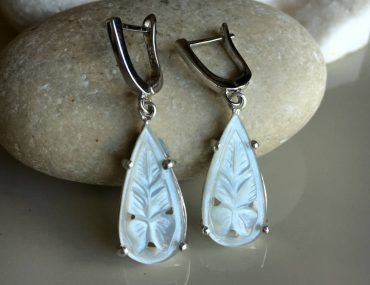 Teardrop moonstone earrings