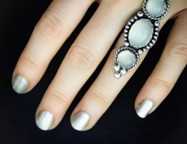 White moonstone ring White moonstone ring