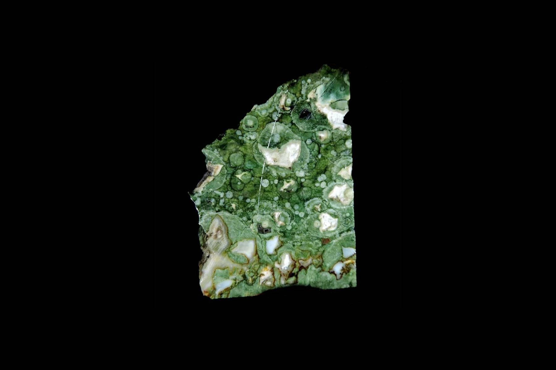 Green Agate The Ultimate Guide to Meaning, Properties, Jewelry & Everything You Need to Know