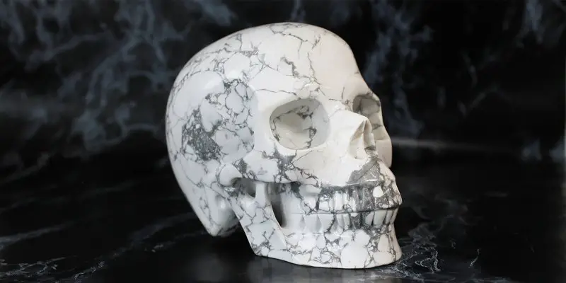 howlite carved skull